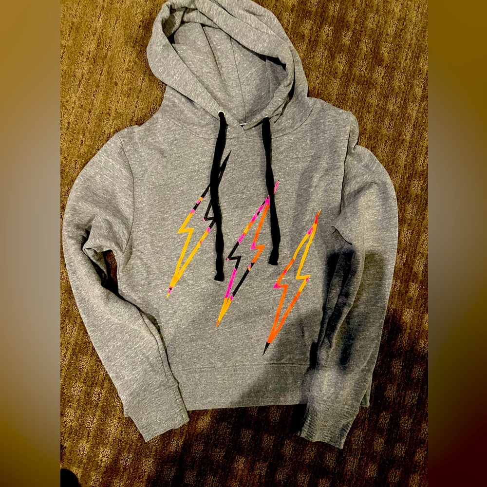 Chldr crop hoodie sweatshirt size small. Never worn